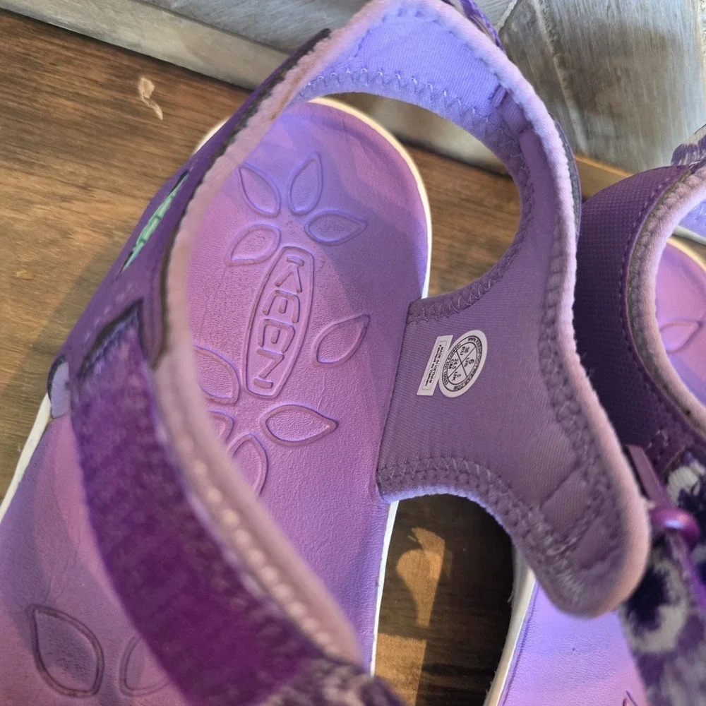 Keen Shoes Youth Size 6 Purple & White Hook and Loop Strappy Sandals Water Sport
